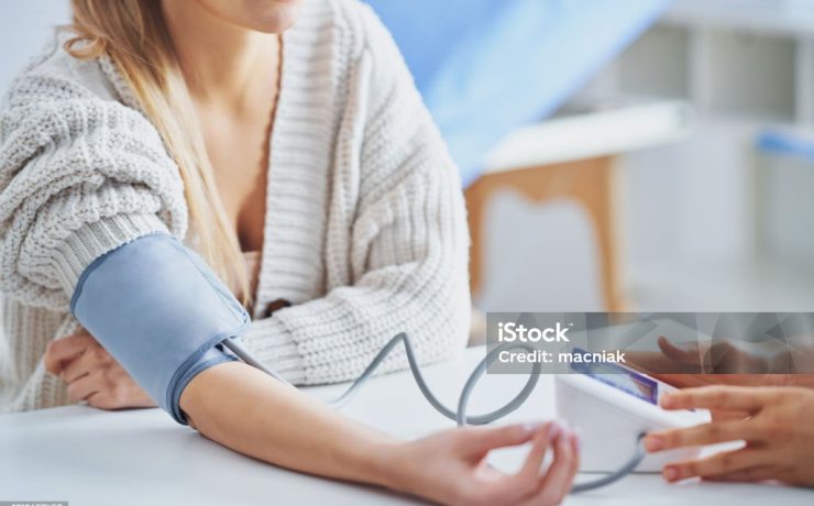 Picture of doctor explaining diagnosis to her female patient